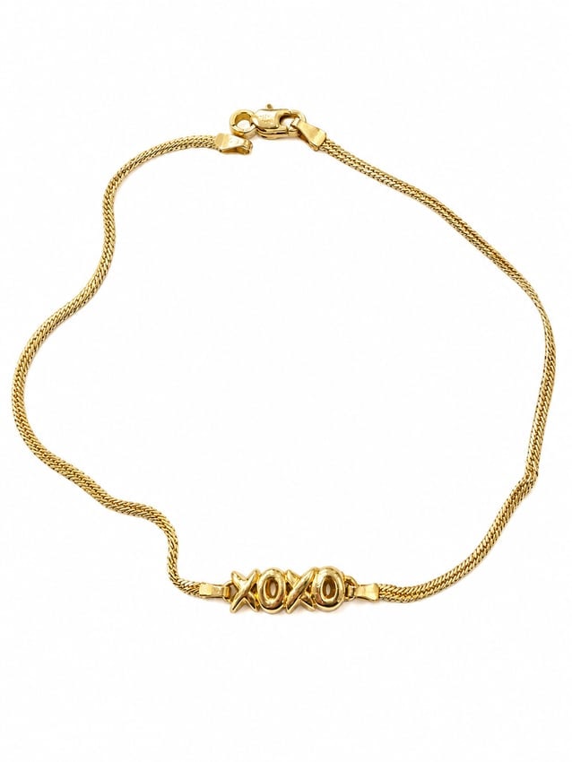 Gold XOXO Chain Bracelet: Gold chain bracelet featuring a polished “XOXO” centerpiece and lobster clasp closure. Ships from Newport Beach, CA. Proceeds go to Hoag Hospital Charitable Foundation Previous Lot: 113