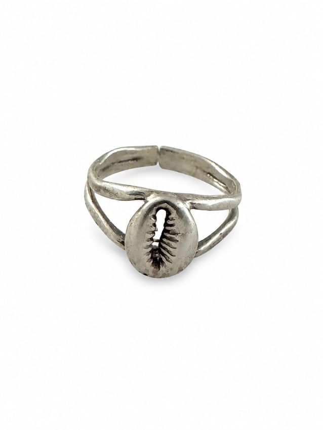 Silver Signet Ring with Cowrie Shell Design (1 of 2)
