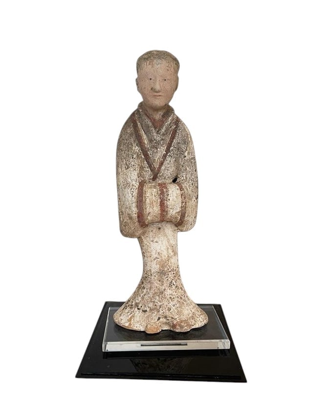 Chinese Sculpture of a Female Attendant (Han Dynasty) Museum Piece: Painted Pottery Figure of a Female Attendant, Han Dynasty A painted earthenware tomb figure (mingqi) dating to the Chinese Han Dynasty (206 BC – 220 AD). Speci