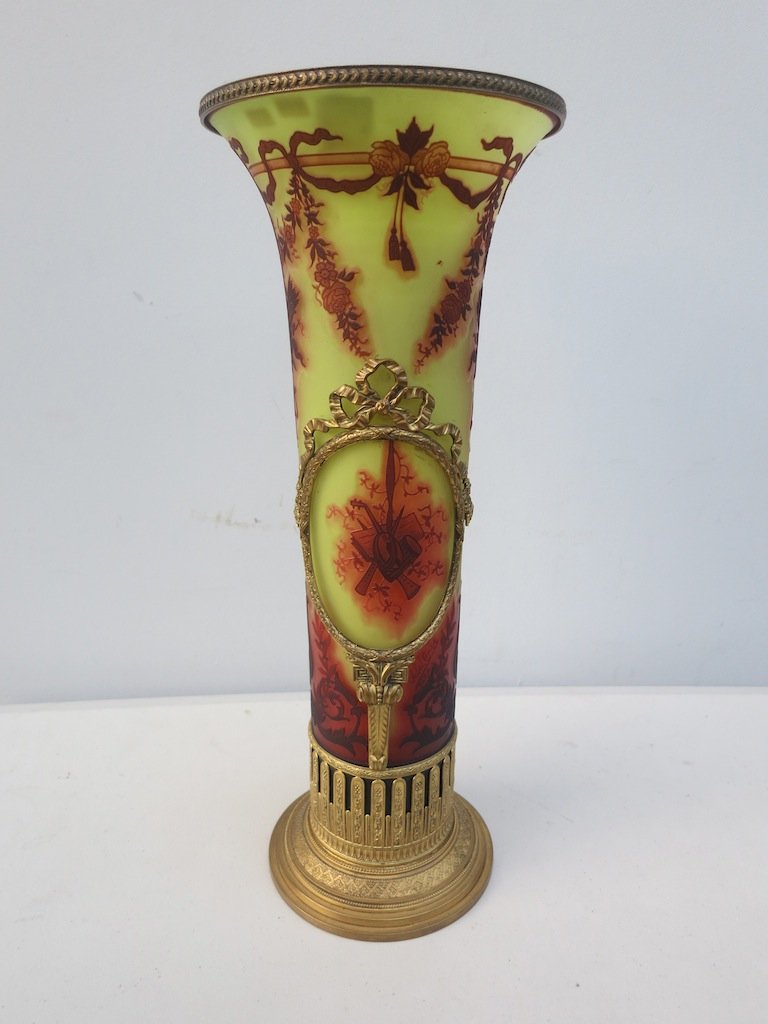RARE ..Cameo Glass Vase. Signed Able Combe (1 of 4)