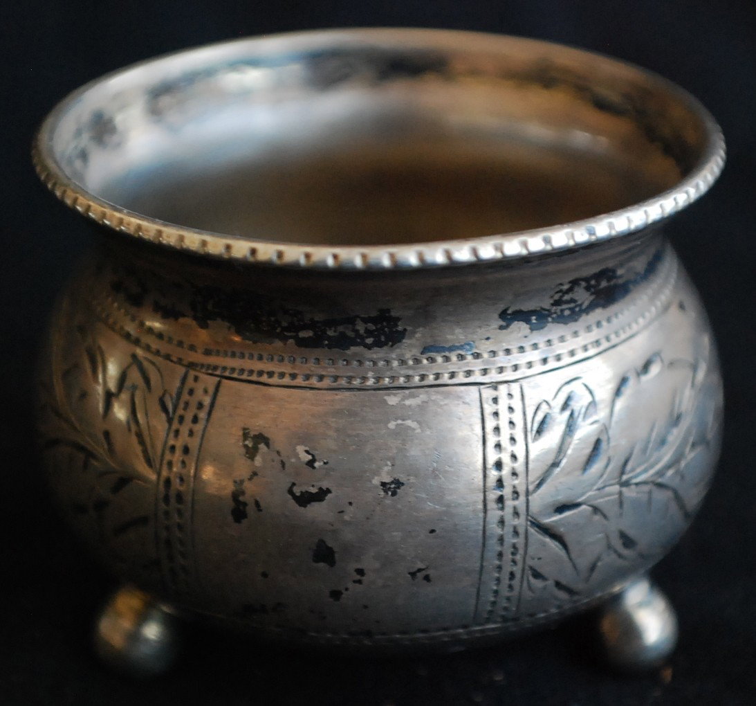 Russian 84 Silver salt cellar: Russian 84 Silver salt cellar, marked in cirylic IR, Moscow, 1890, assayer Lev Fedorovich Oleks. 1 ¼” tall, 1 5/8” diameter, 24 gram
