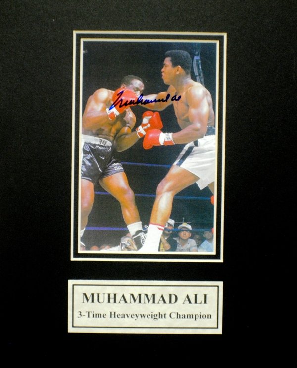 Muhammad Ali signed photograph with COA: Muhammad Ali signed photograph with COA