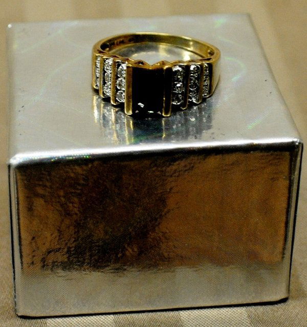 10K Gold ring with diamonds: 10K Gold ring with diamonds, 3.5 gram