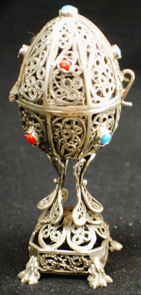 84 Russian silver EGG with Star of David, Judaica: 84 Russian silver egg with Star of David, Judaica. 4” tall, 74 gram. Hallmarked in Cyrillic ИА (silversmith) ВС (assessor) and 1872