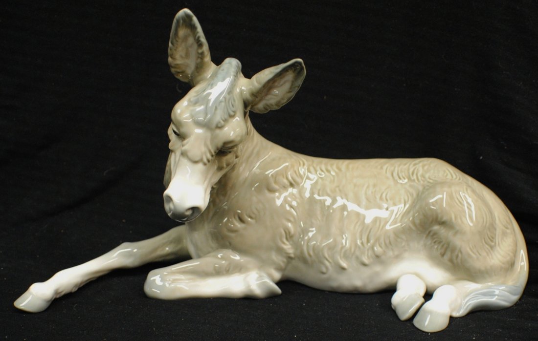 Lladro Donkey Nativity Figurine: Lladro Donkey Nativity Figurine, Sculptor: Salvador Furio, Issued 1981 Retired 2007, 11 ¼” x 6 ½”