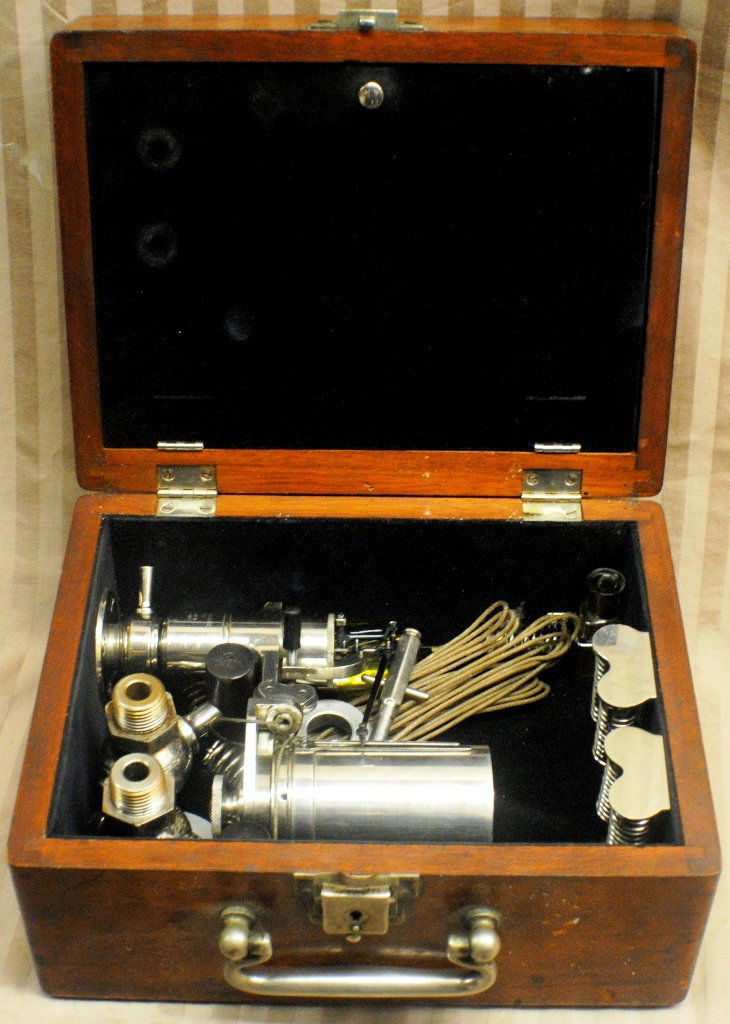 1800’s Crosby Steam Engine Indicator: 1800’s Crosby Steam Engine Indicator. Original box, diagrams, drawings, etc.