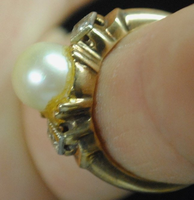 10K Yellow Gold ring with pearl and diamonds: 10K Yellow Gold ring with pearl and two diamonds, 3.7 gram. marked
