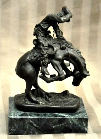Frederic Remington miniature bronze sculpture: Frederic Remington miniature sculpture 5” tall