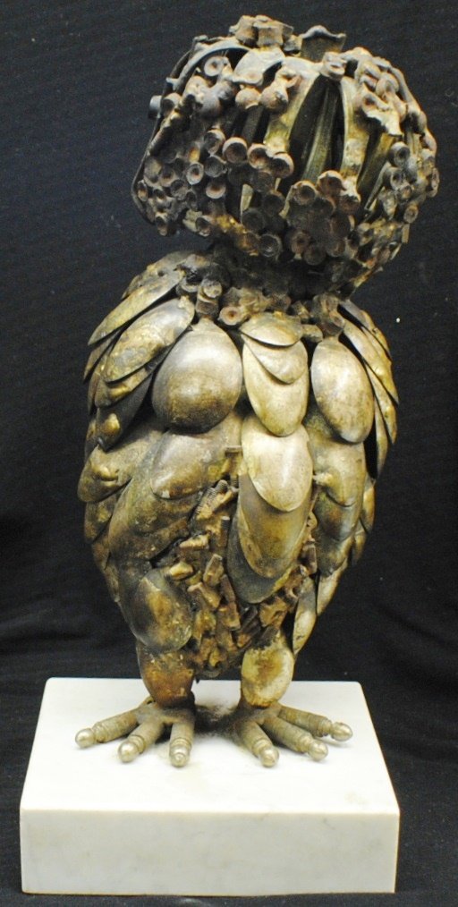 Francisco Zuniga (Mexican, 1912 - 1998) “Awl” br: Francisco Zuniga (Mexican, 1912 – 1998, attributed) “Awl” bronze sculpture, 14” tall, 12.5 lb, signed on the back. We checked a lot of the artist’s works and didn’t find anything in this m