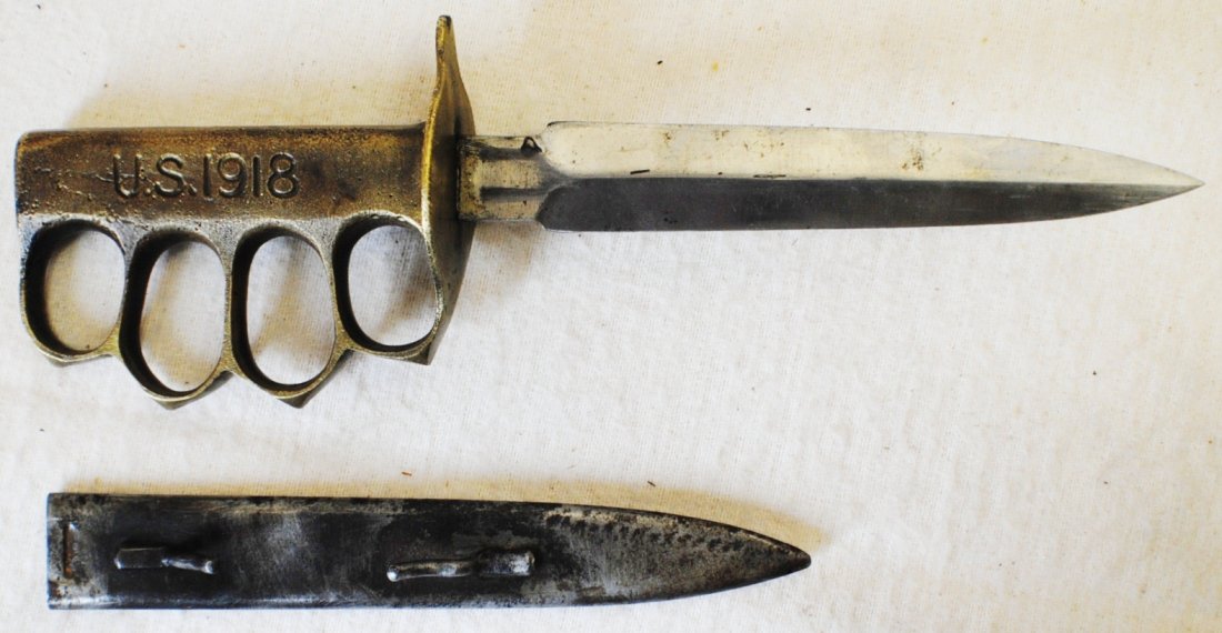 WWI US 1918 Mark I trench knife by AU LION (France): WWI US 1918 Mark I trench knife by AU LION (France). Marked on the handle US 1918 and AU LION manufacturer mark on the blade