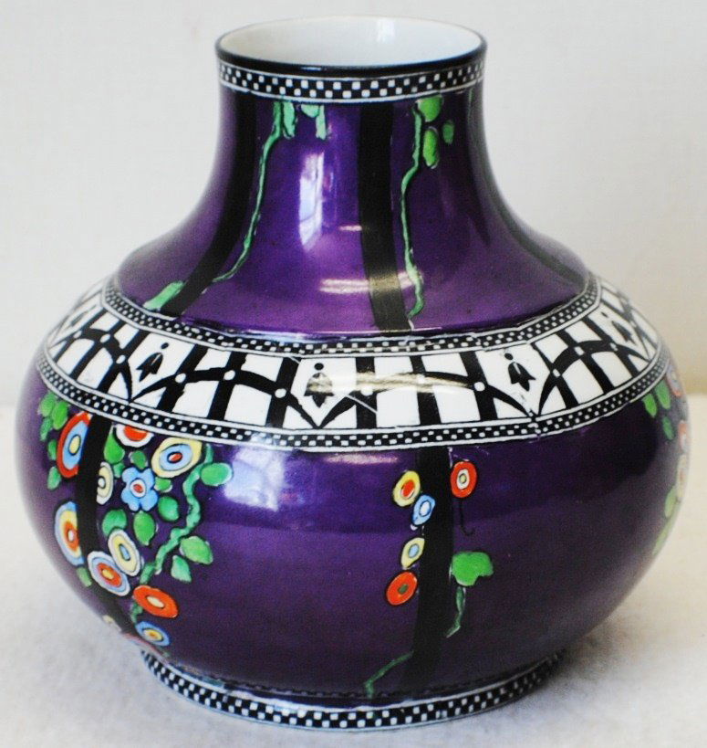 Staffordshire Wilton Ware hand painted vase: Staffordshire Wilton Ware vase, A.G.Harley-Jones factory. Wilton Ware was produced in Fenton, Stoke on Trent, Staffordshire, England between 1904 - 1934