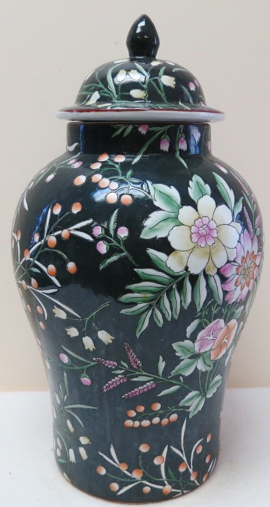Chinese Republican large ginger jar: Chinese Republican porcelain jar 18 ½” tall, early 1900’s