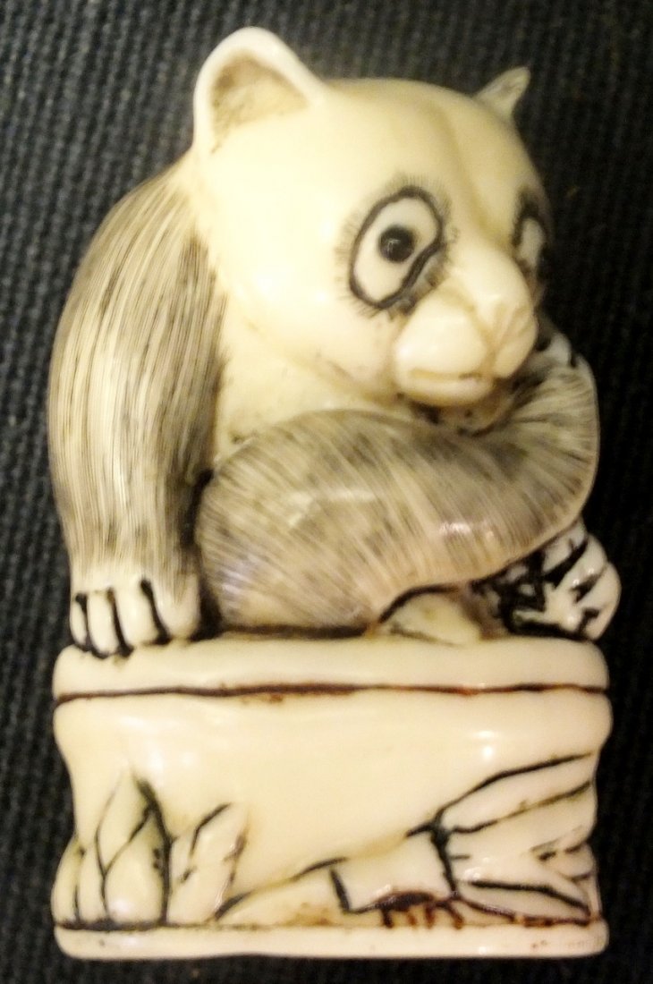 Japanese netsuke: Japanese netsuke 2" x 1 1/8", signed