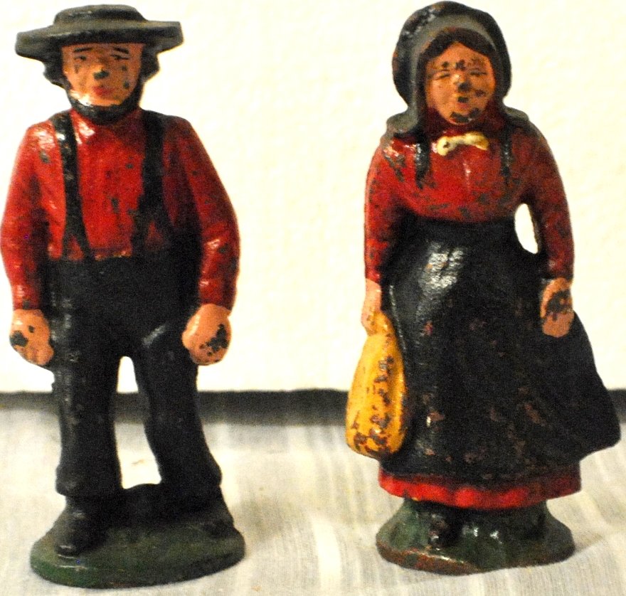 Pair of Amish cast iron figurines: Pair of Amish cast iron figurines 8 1/2" tall