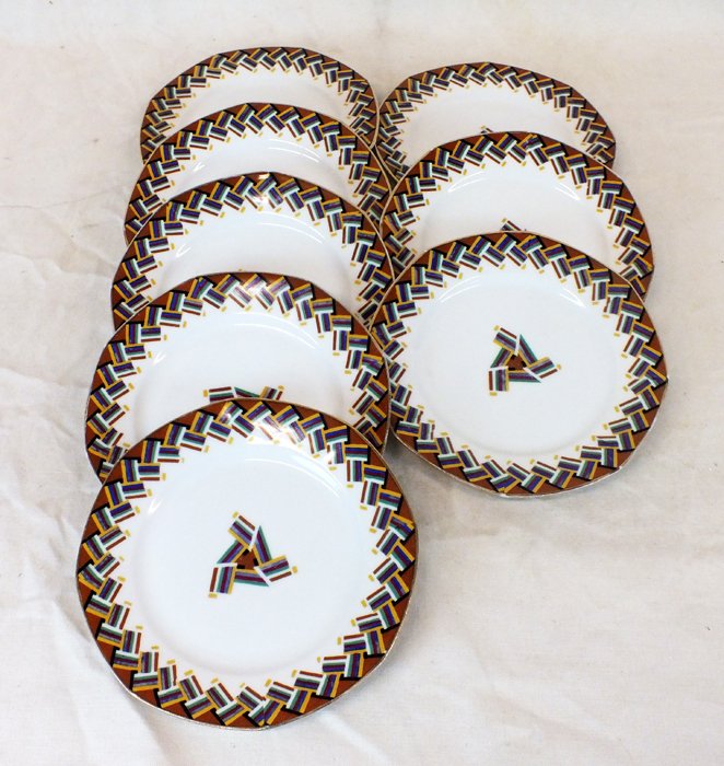 Bernardaud Limoges 8 plates with avant-garde: Bernardaud Limoges 8 plates with avant-garde Suprematist design. 6 1/4" diameter, marked on the bottom. Circa 1920's.