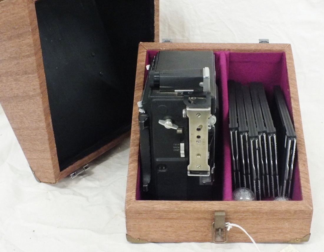 Graflex camera with Riteway film holders: Graflex camera with Riteway film holders. Box 10 €x11 €x10 €, contains Camera with writing €œGraflex€ and €œSynchronized range finder€. 2 bulbs, and 6 film holders. Deaccessioned from