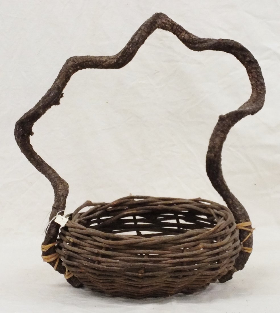 Antique country basket (1 of 7)