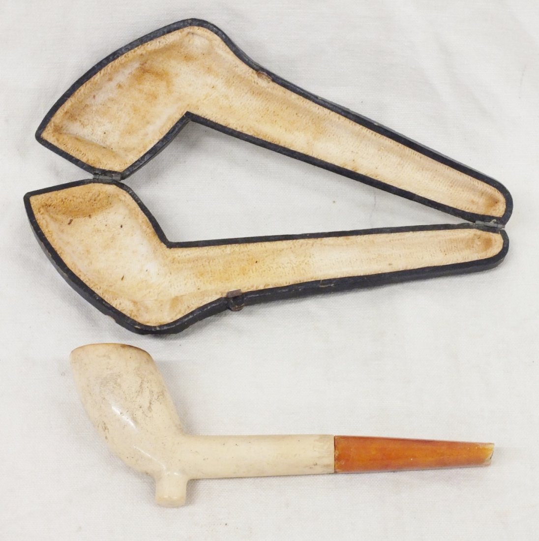 Smoking Meerschaum pipe with  case (1 of 9)