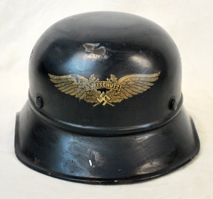 German WWII Luftschutz Helmet (1 of 8)