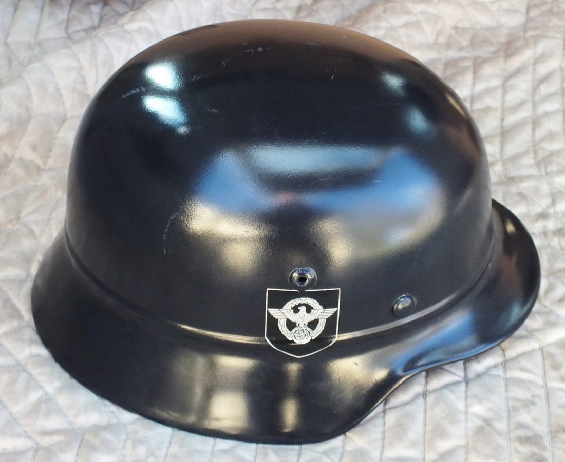German WWII M40 Helmet (1 of 6)