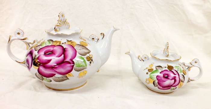 Pair of Russian USSR porcelain tea pots (1 of 9)