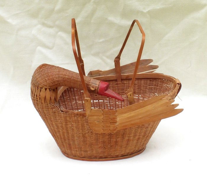 Vintage woven egg basket with bird (1 of 10)