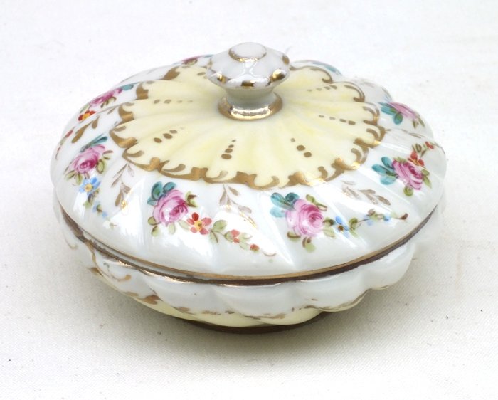 Limoges trinket box, made for Saks Fifth Avenue (1 of 7)