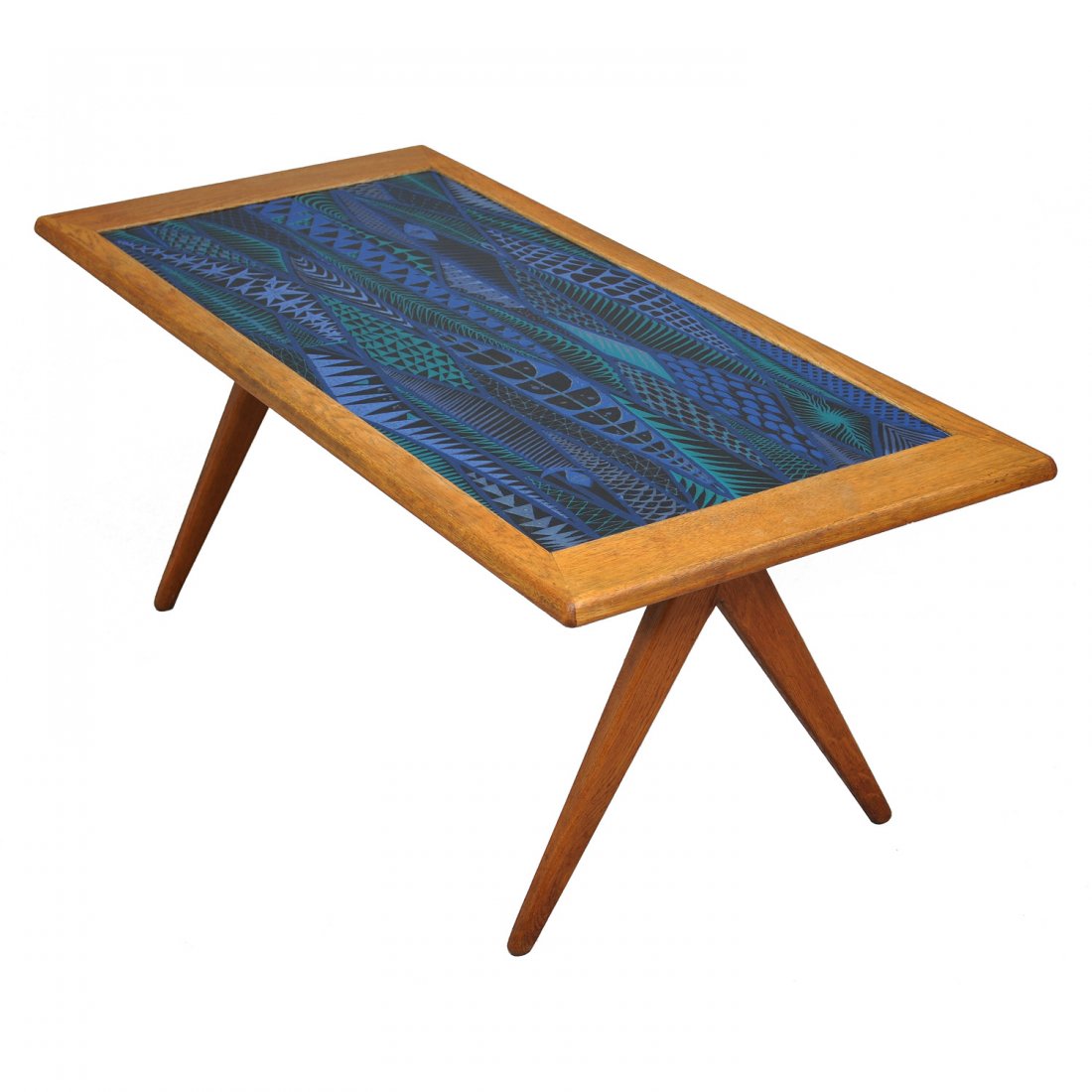 SOFFBORD, ek/emalj, 1950-tal, STIG LINDBERG, Nordi: Rektangulär skiva med rundade hörn och inlägg av emalj på snedställda ben. Asymmetriskt mönstrad dekor i blått och turkos. Undersida stämplad datering "9 NOV. 1955", brickmärkt "Nordiska Komp