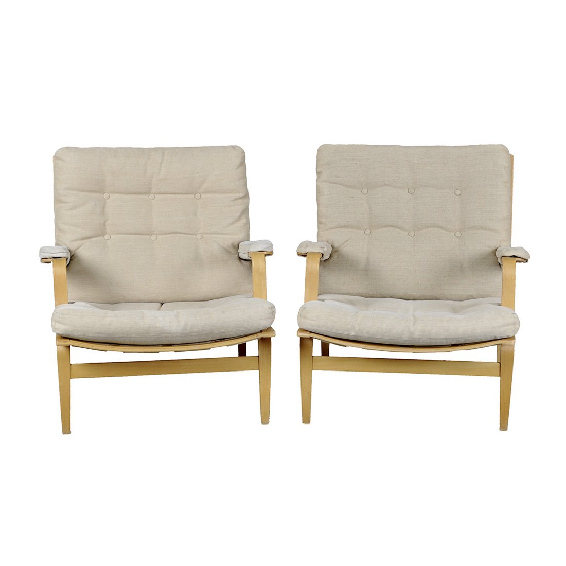 FÅTÖLJER, 1 par, bok, "Ingrid", BRUNO MATHSSON, Du: Böjd stomme med ljus klädsel. Slitage, nyare klädsel på armlän på ena.