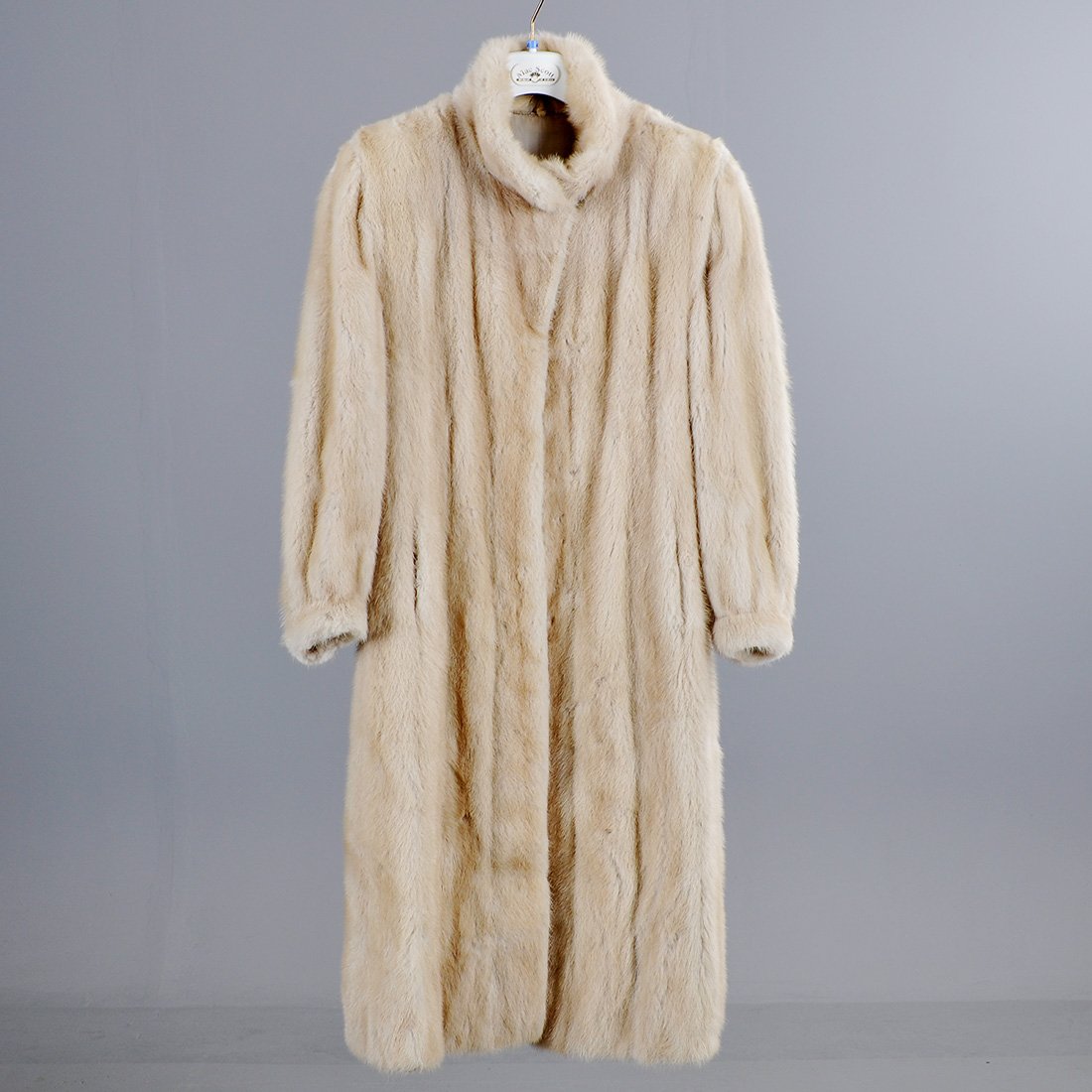 PÄLS, mink: Vit. Smärre bruksslitage.