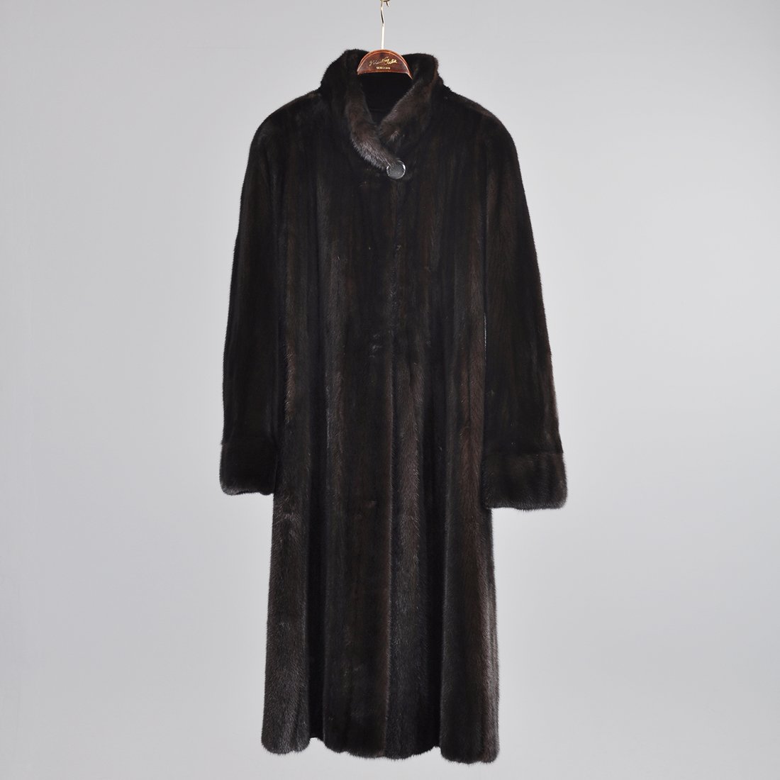 MINKPÄLS & MÖSSA, Saga mink: Storlek 36. Obetydligt slitage, gott skick.