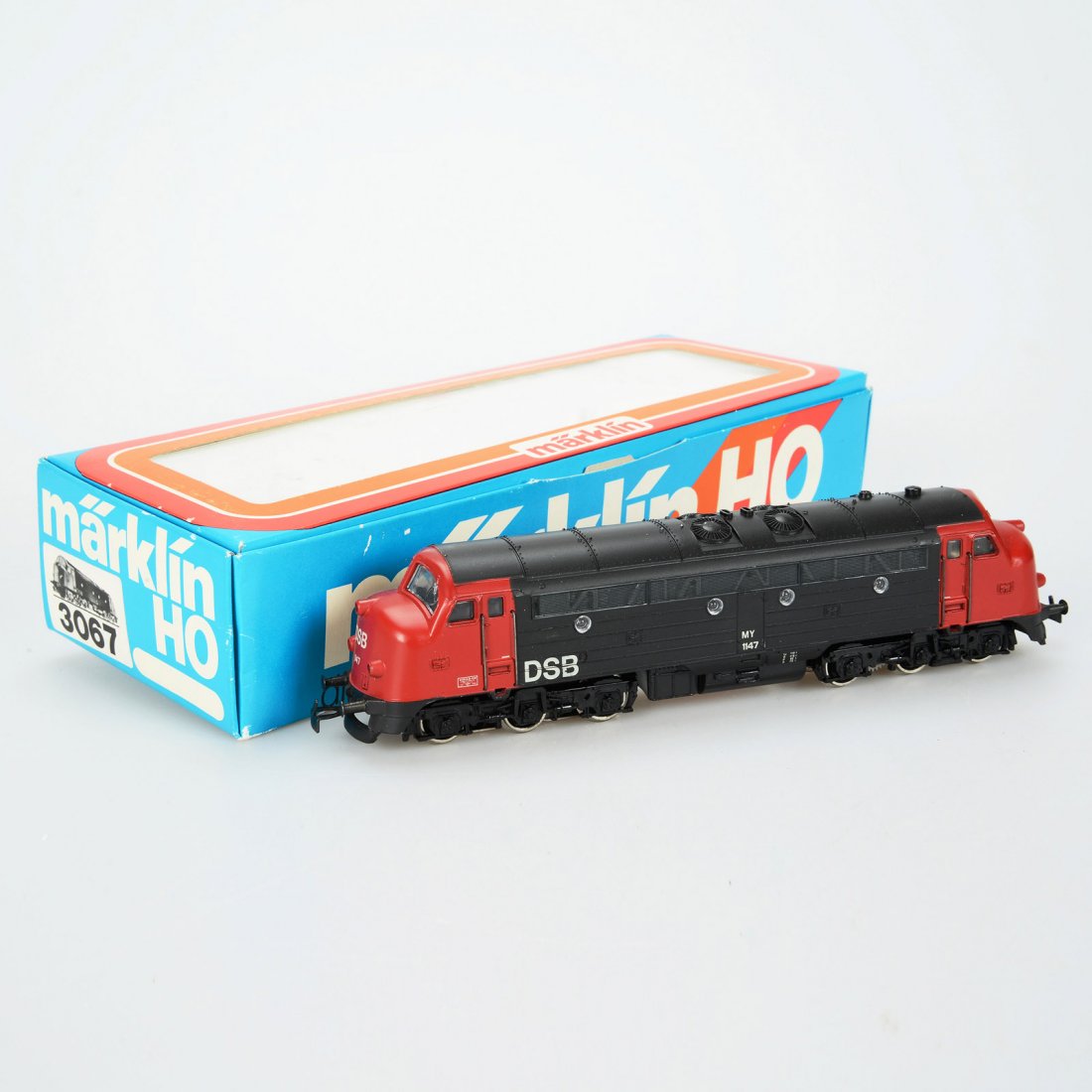 DIESELLOK, 3067, Märklin, H0: Diesellokomotive. Till synes mycket fint skick, minimalt slitage undertill. Med kartong (minimalt slitage) och instruktion. Marklin/Maerklin (177)