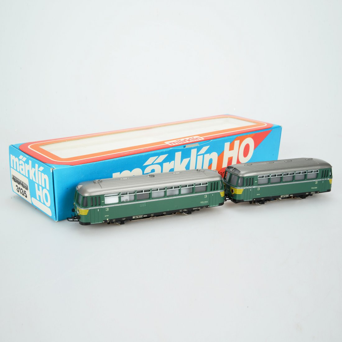 RÄLSBUSS med VAGN, 3135, Märklin, H0: Schienenbus mit Beiwagen. Till synes nyskick. Med kartong (smärre slitage) och instruktion. Marklin/Maerklin (193)