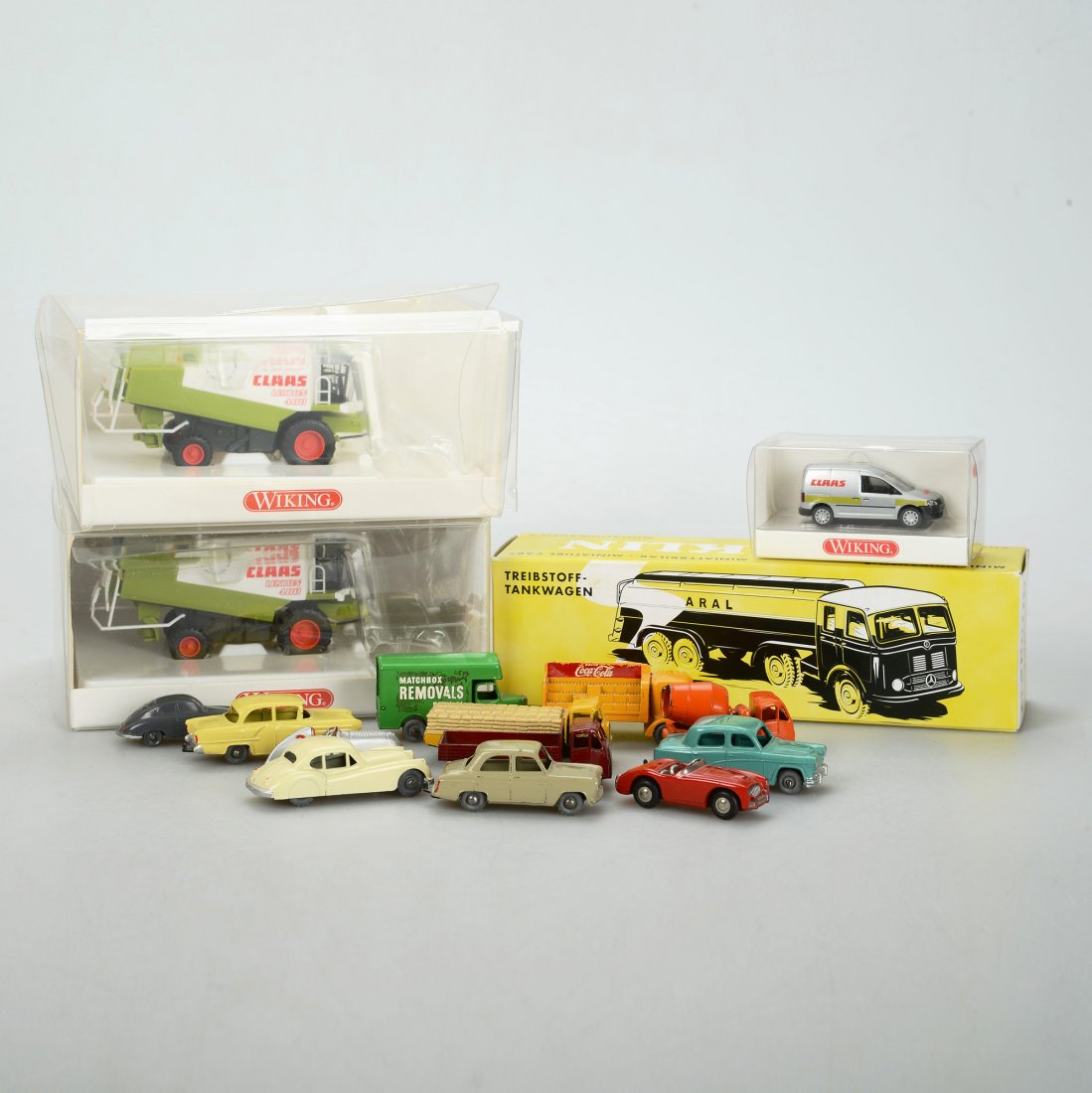 PARTI BILAR, bland annat Märklin: Bland annat tanklastbil "Aral" 18032 (ej genomgången, till synes ouppackad). Övriga delar bruksslitage/smärre slitage. Marklin/Maerklin (690)