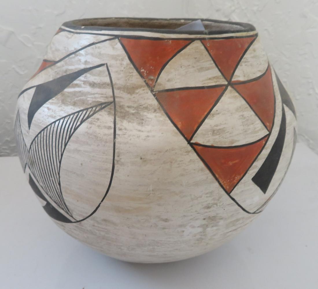 Older Acoma Olla: Older Acoma Olla, c. 1940s. Made of clay and paint, the item measures 7" x 8". Acoma, New Mexico. Polychrome pot. Condition: Good, see images. Shipping: $35.50 w/insurance and signature, double-boxed.