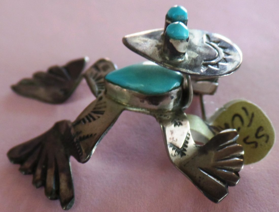 Sterling Silver and Turquoise Frog Pin: Great old Sterling Silver with turquoise eyes and body frog pin. This pin has a pop up style as it doesn't sit flat on the item. It is signed RT IHMSS. Please see pictures. This item weighs 7.5 grams