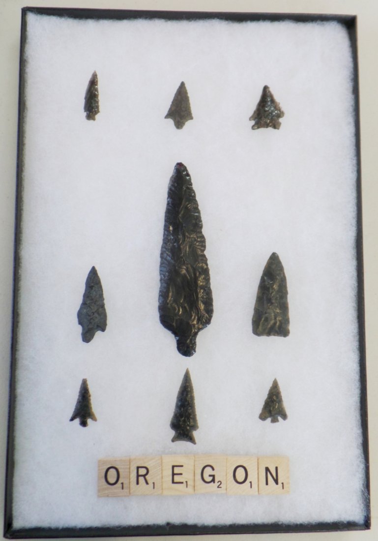 Prehistoric Obsidian Points: These points are from Klamath Falls, Oregon. The points are made of obsidian and are from 1 to 4 3/8 inches. Condition: Some points have chips, see images. Shipping: $14.50.