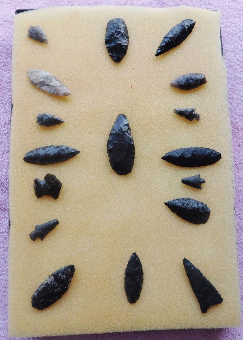 California Arrowheads: California Arrowheads, circa 2000 years old. Made of obsidian and measuring 1" to 2" long, from Humboldt County, California. Frame not included. Condition: As found, see images. Shipping: $20.00 w/ins