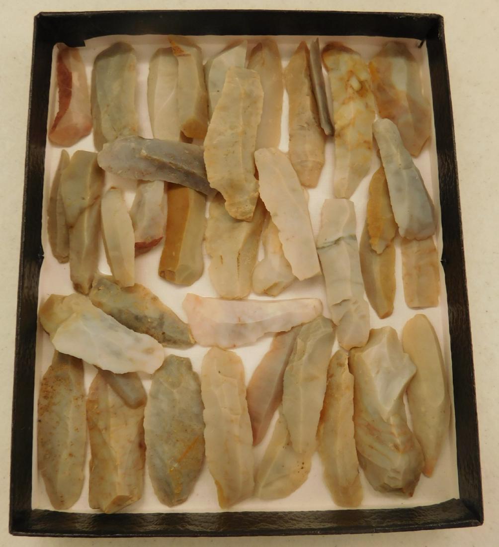 Collection of Hopewell Flake Knives: Collection of Hopewell Flake Knives, circa 3000 years old. Made of flintridge flint, the items are 1" to 3". Hopewell, Central Ohio. Box included. Condition: As found, see images. Shipping: $17.00 w/i
