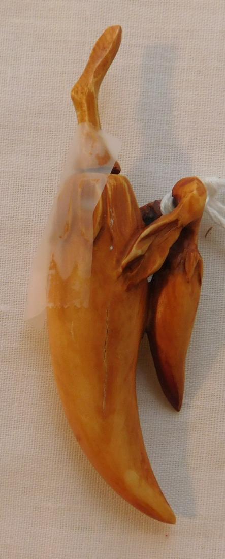 Chinese Snuff Bottle w/Spoon: Chinese Snuff Bottle w/Spoon, Ming dynasty. Made of bone, the item is 1" x 3.5". China. Effigy. Condition: Good, has spoon, see images. Shipping: $16.50 w/insurance and signature.