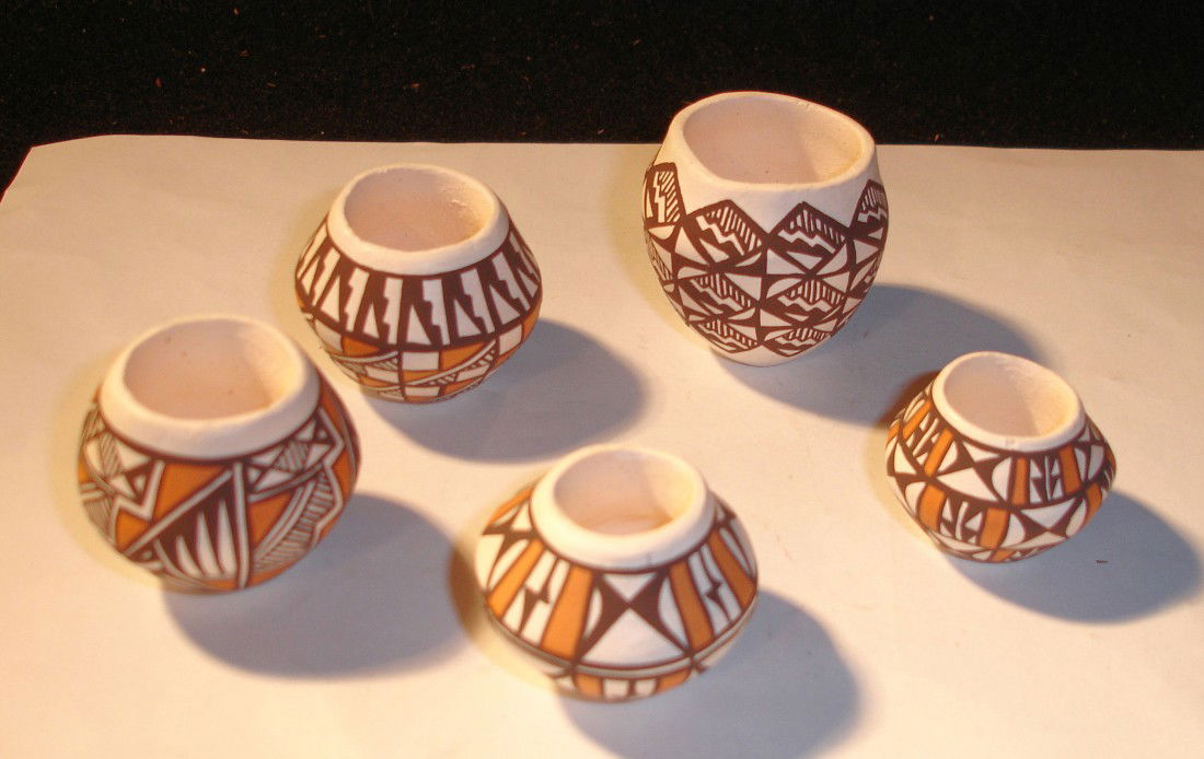 5 Emma Lewis Mini Acoma Pots: 5 miniature Acoma pots by Emma Lewis (daughter of Lucy Lewis)