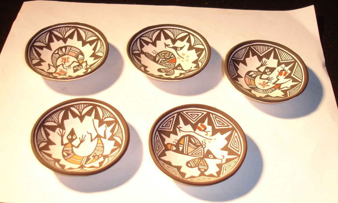 5 Emma Lewis Mini Acoma Pots: 5 miniature Acoma pots by Emma Lewis (daughter of Lucy Lewis)