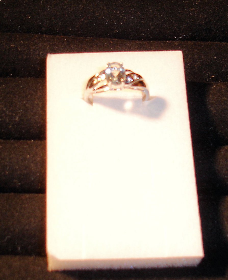 10k White Gold 1.05ct Aquamarine Diamond Ring: stunning 10k white gold 1.05 ct aquamarine and diamond ring, size 6.75