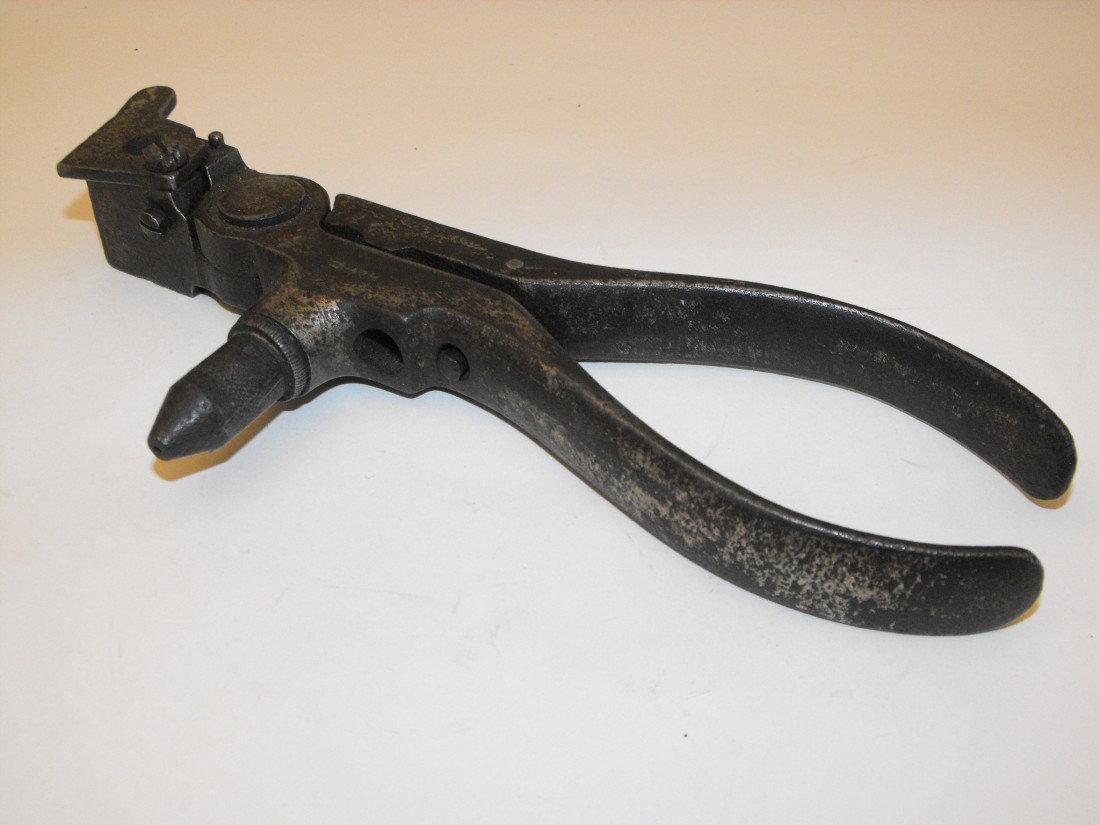 086: Bullet Mold: Antique bullet mold, unmarked