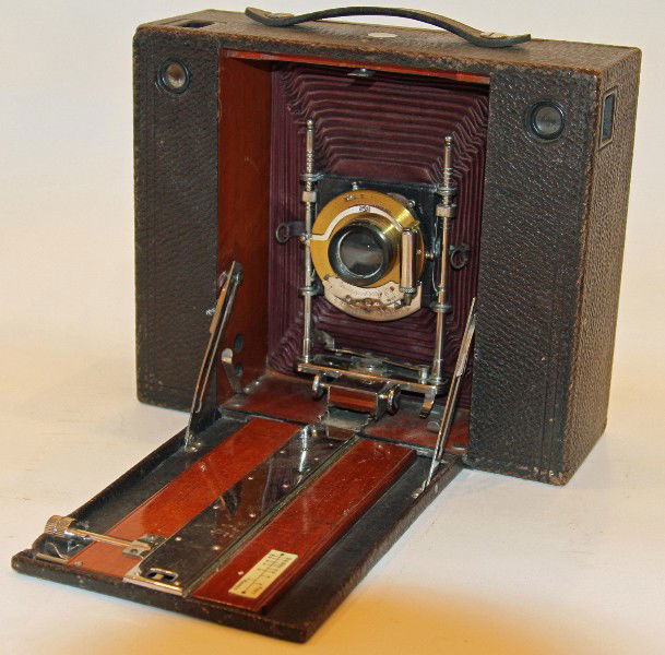Kodak Camera: Antique bellows Kodak Camera w/ Tripod