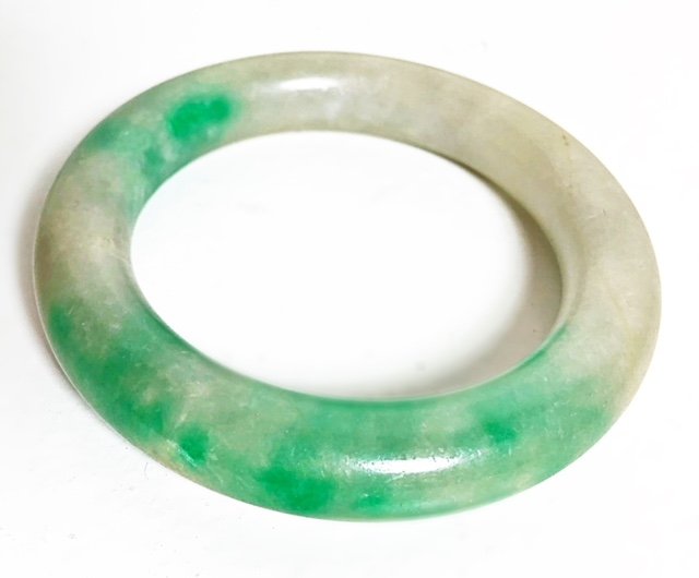CHINESE CARVED JADEITE BANGLE BRACELET (1 of 5)