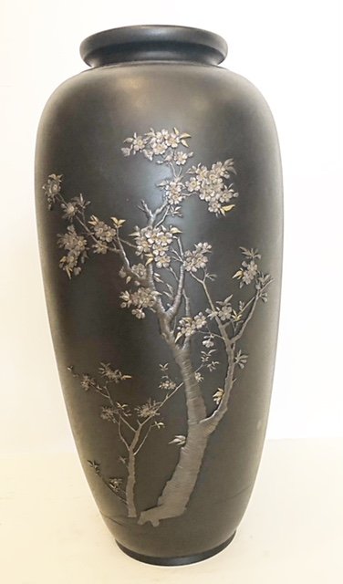 JAPANESE PATINATED AND GILT-BRONZE VASE. (1 of 8)