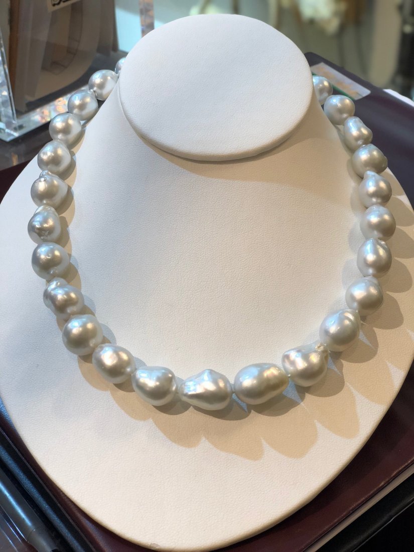 MIKIMOTO BAROQUE SOUTH SEA PEARL NECKLACE (1 of 2)