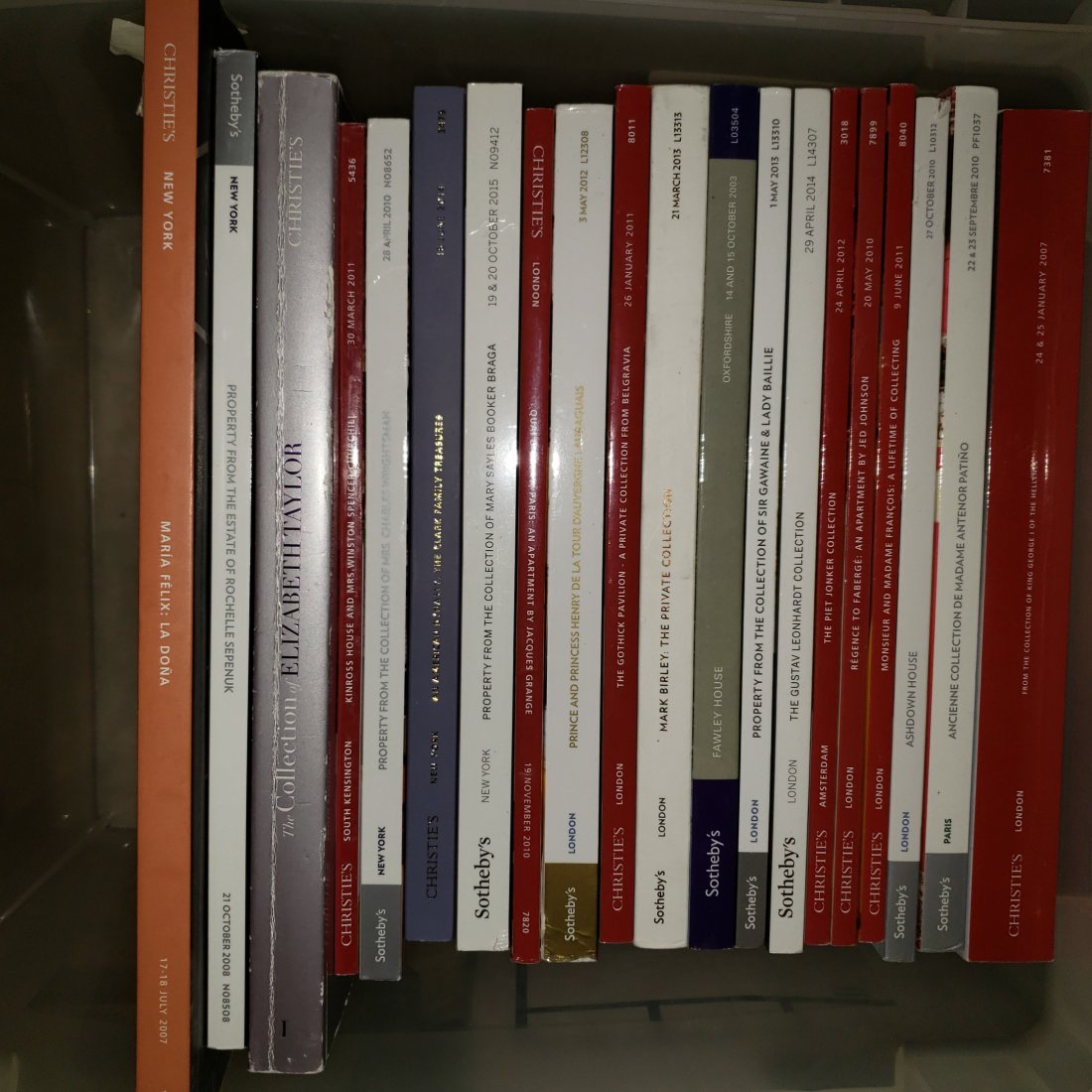 TWENTY AUCTION HOUSE SINGLE OWNER COLLECTION CATALOGUES: TWENTY AUCTION HOUSE SINGLE OWNER COLLECTION CATALOGUESSotheby's and Christies; including The Collection of Elizabeth Taylor, Kinros House and Mrs. Winston Churchill, Collection of Mary Sales Booker B