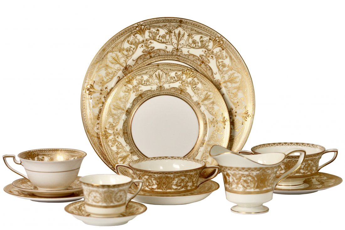 A Royal Worcester Part Dinner Service (1 of 6)